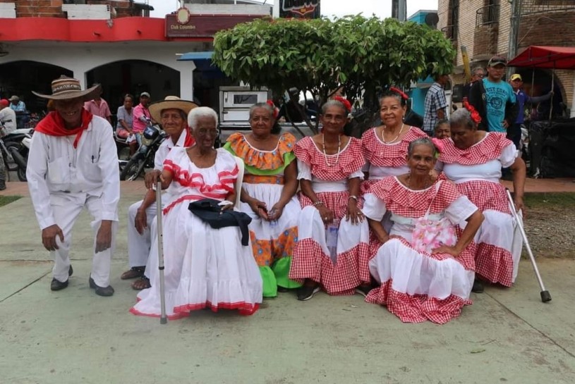 “Líder con-sentido”: Una apuesta por el reconocimiento y visibilización de los liderazgos del Bajo Cauca “Líder con-sentido”: Una apuesta por el reconocimiento y visibilización de los liderazgos del Bajo Cauca